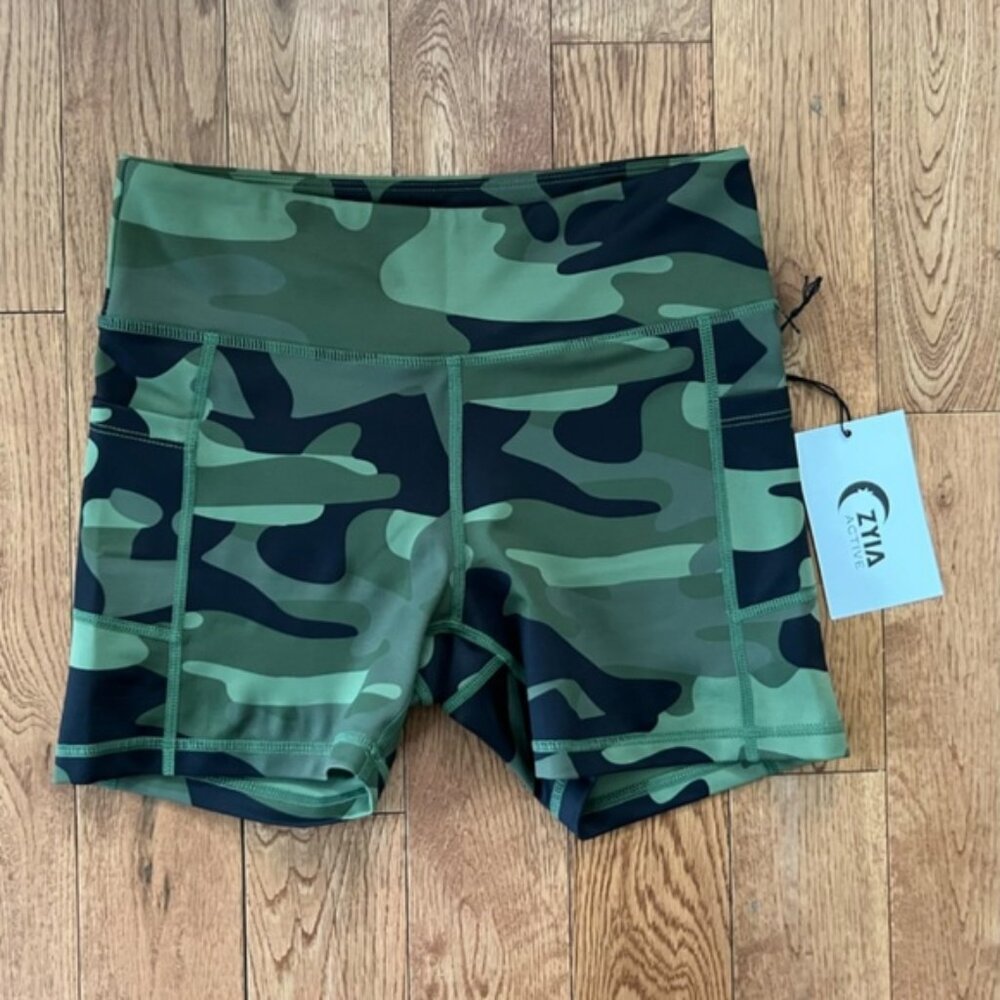 ZYIA size small green camo light n tight pocket hustle shorts NWT